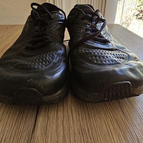 Altra Torin total leather black sneakers size 9 - Picture 8 of 8